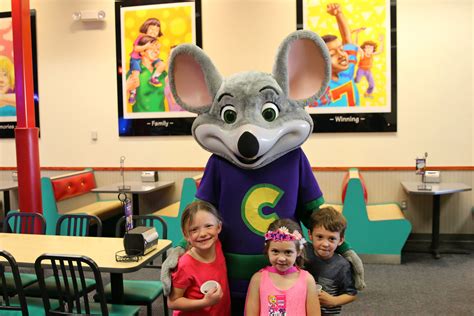 Can You Bring Outside Food to Chuck E. Cheese?