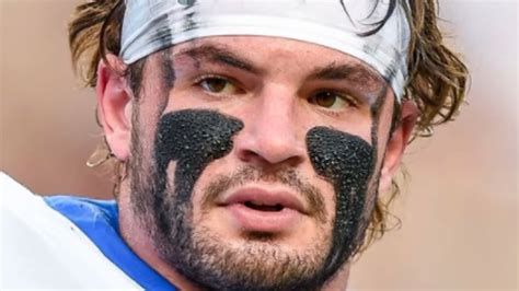 Why Do Football Players Put Black on Their Face: A Dive into Tradition, Superstition, and Performance